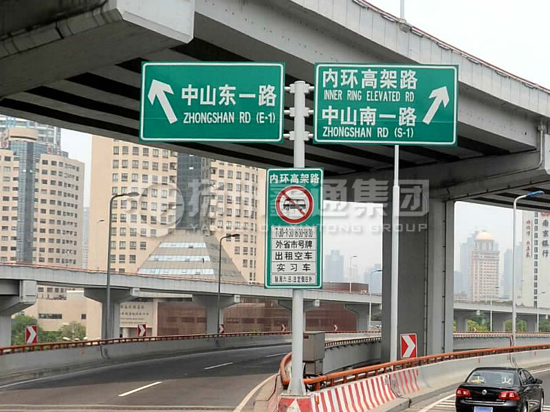 BZG-013，交通標(biāo)志桿，T型三懸臂交通標(biāo)志桿