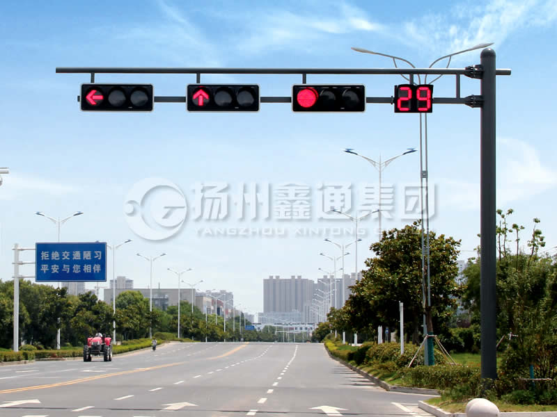 XHDG-002，F(xiàn)型懸臂信號(hào)燈桿